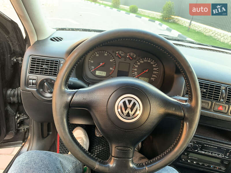 Хэтчбек Volkswagen Golf 2001 в Тернополе