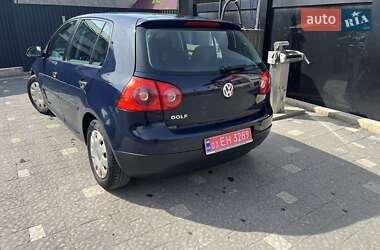 Хэтчбек Volkswagen Golf 2004 в Межгорье