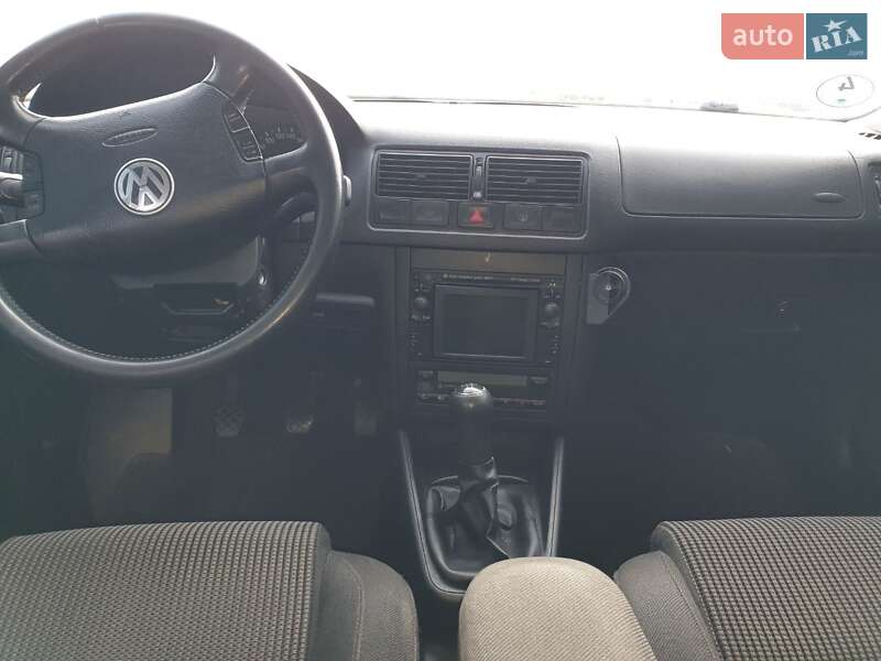 Універсал Volkswagen Golf 2005 в Ужгороді