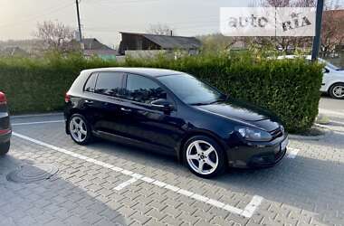 Хэтчбек Volkswagen Golf 2010 в Киеве