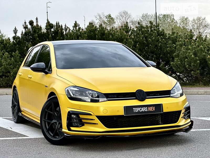 Хэтчбек Volkswagen Golf 2018 в Киеве