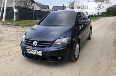 Хэтчбек Volkswagen Golf 2005 в Львове