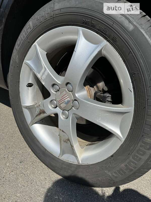 Хэтчбек Volkswagen Golf 2003 в Киеве