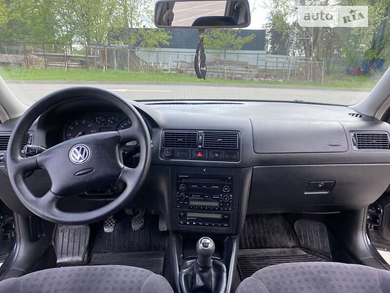 Хэтчбек Volkswagen Golf 2002 в Чернигове