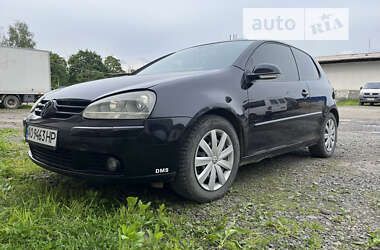 Хетчбек Volkswagen Golf 2004 в Ужгороді