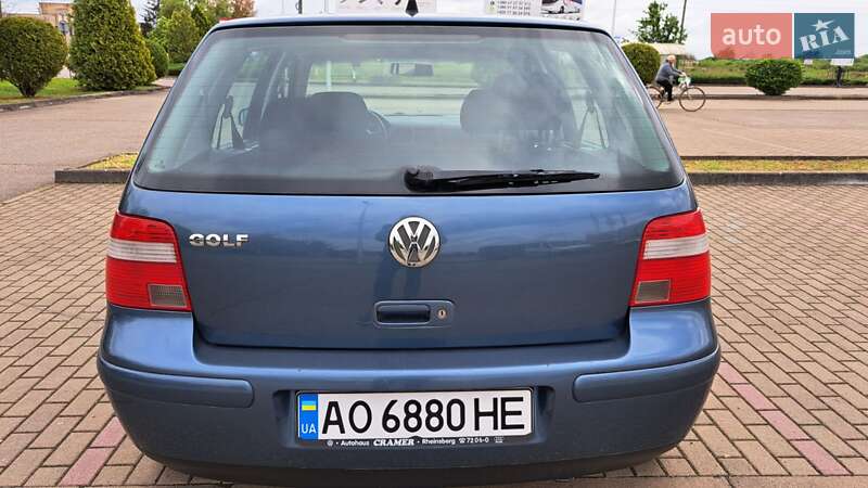 Хэтчбек Volkswagen Golf 2003 в Виноградове