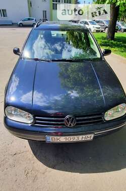 Универсал Volkswagen Golf 2001 в Ровно