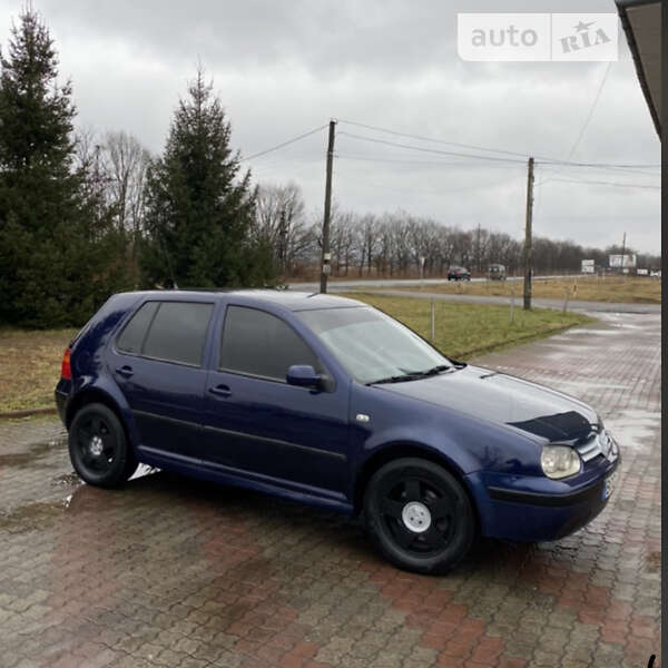 Хэтчбек Volkswagen Golf 2002 в Тячеве