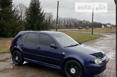 Хэтчбек Volkswagen Golf 2002 в Тячеве