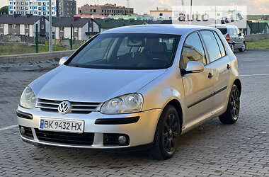 Хэтчбек Volkswagen Golf 2006 в Ровно