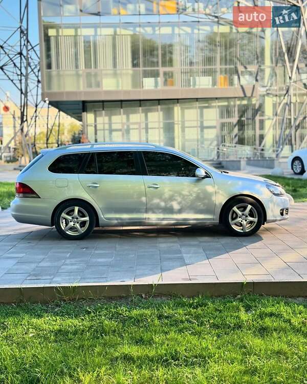 Универсал Volkswagen Golf 2010 в Полтаве