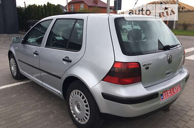 Хэтчбек Volkswagen Golf 2002 в Луцке