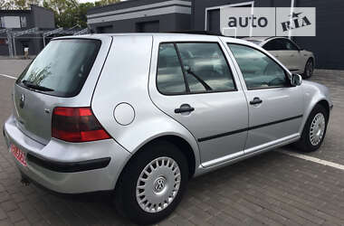 Хэтчбек Volkswagen Golf 2002 в Луцке