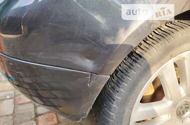 Хэтчбек Volkswagen Golf 2005 в 