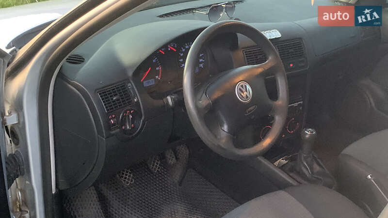 Хетчбек Volkswagen Golf 2003 в Зміїві