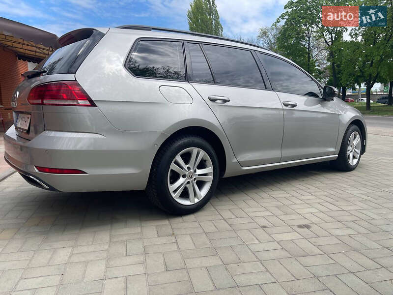 Універсал Volkswagen Golf 2017 в Запоріжжі