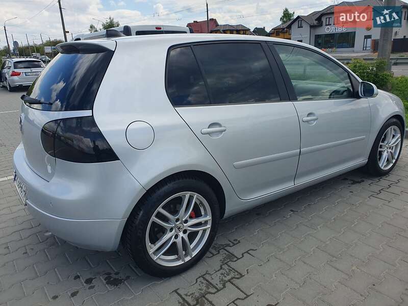 Хетчбек Volkswagen Golf 2008 в Луцьку