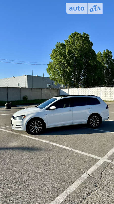 Универсал Volkswagen Golf 2015 в Киеве