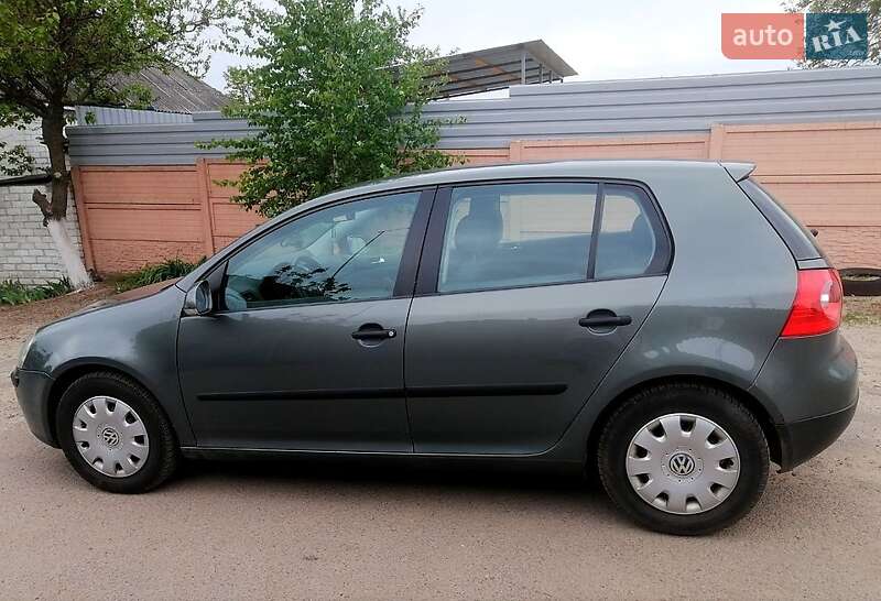 Хэтчбек Volkswagen Golf 2004 в Харькове