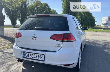 Хэтчбек Volkswagen Golf 2016 в Киеве