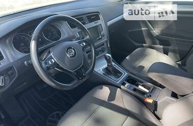 Хэтчбек Volkswagen Golf 2016 в Киеве