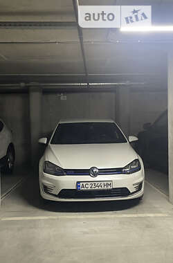 Хэтчбек Volkswagen Golf 2015 в 
