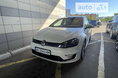 Хэтчбек Volkswagen Golf 2015 в Киеве