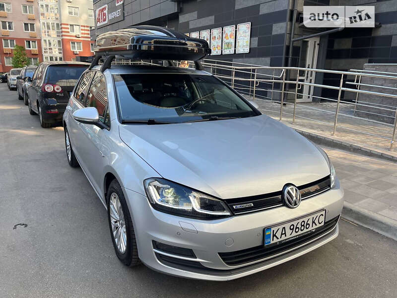 Хетчбек Volkswagen Golf 2015 в Києві