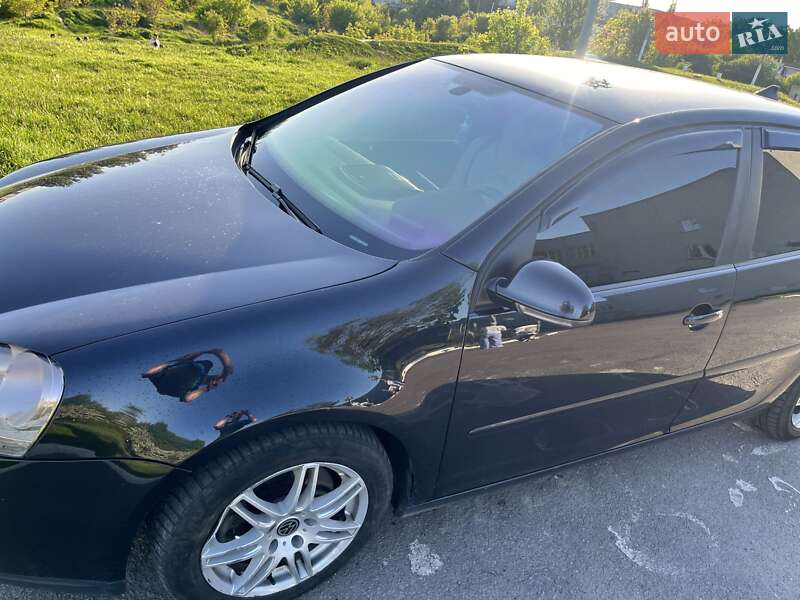 Хэтчбек Volkswagen Golf 2006 в Ровно