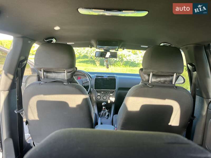 Хэтчбек Volkswagen Golf 2006 в Ровно