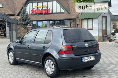 Хэтчбек Volkswagen Golf 2002 в Черновцах