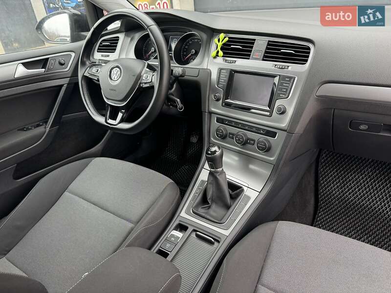 Универсал Volkswagen Golf 2014 в Кременце