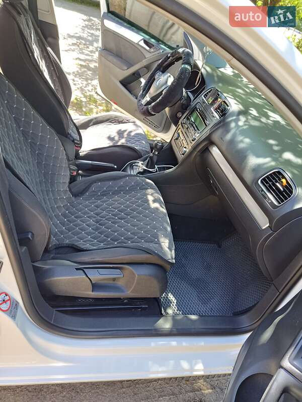 Хетчбек Volkswagen Golf 2010 в Славуті