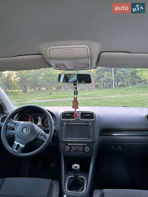 Хэтчбек Volkswagen Golf 2012 в Карловке