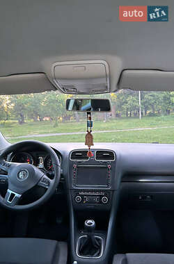 Хэтчбек Volkswagen Golf 2012 в 