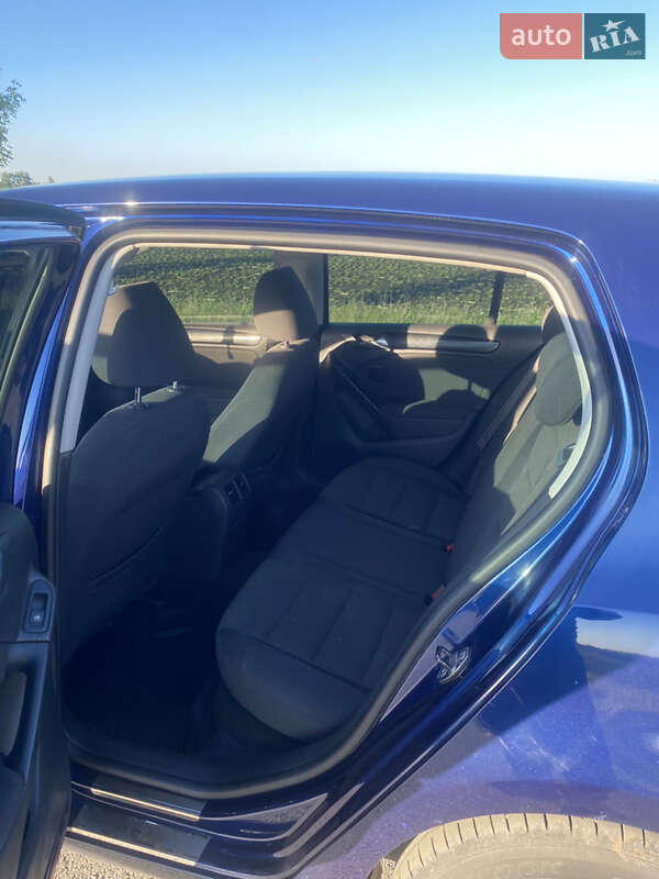 Хэтчбек Volkswagen Golf 2012 в Карловке