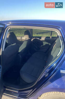 Хэтчбек Volkswagen Golf 2012 в 