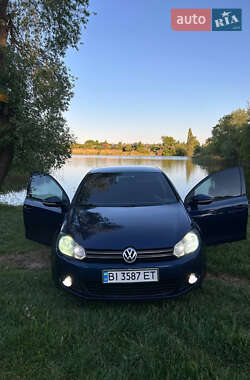 Хэтчбек Volkswagen Golf 2012 в 