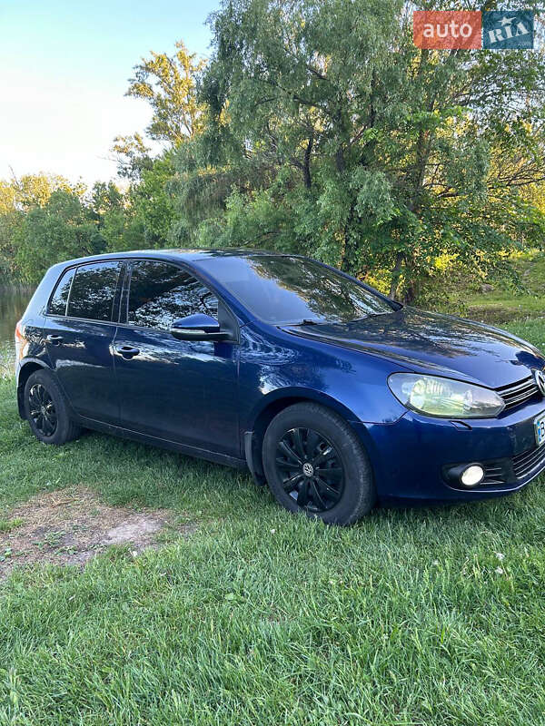 Хэтчбек Volkswagen Golf 2012 в Карловке