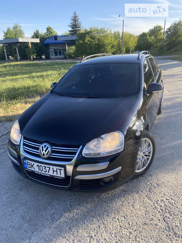 Универсал Volkswagen Golf 2007 в Вараше