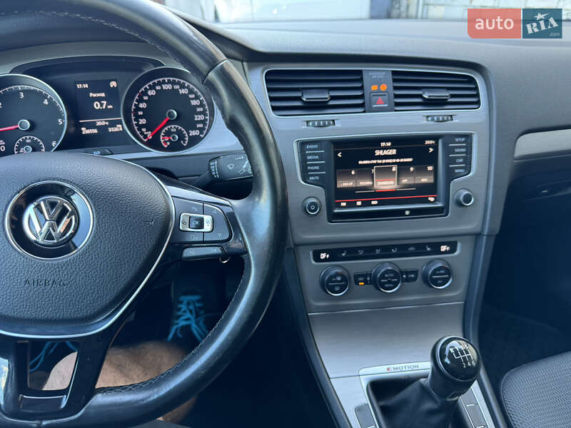 Универсал Volkswagen Golf 2015 в Жовкве