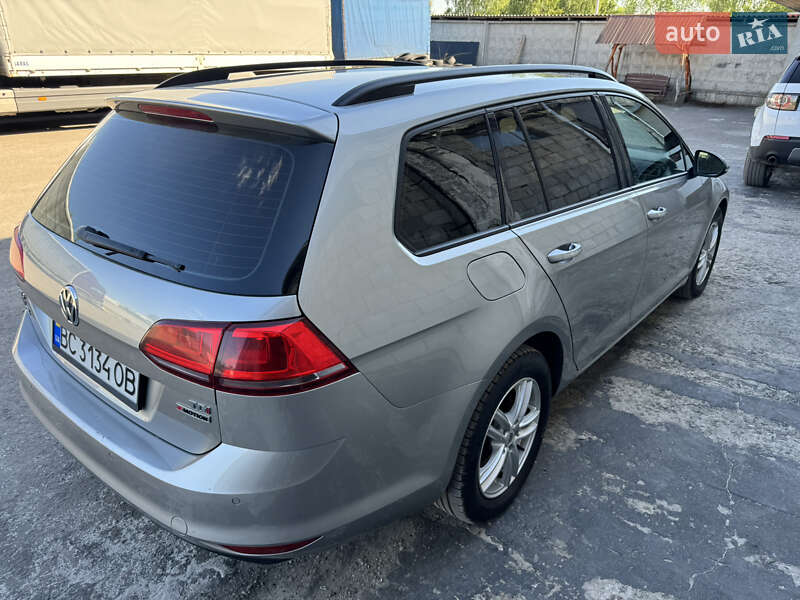 Универсал Volkswagen Golf 2015 в Жовкве