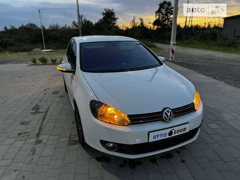 Хетчбек Volkswagen Golf 2012 в Виноградові