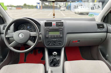 Хэтчбек Volkswagen Golf 2004 в Ивано-Франковске