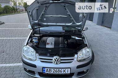 Хэтчбек Volkswagen Golf 2005 в Виннице