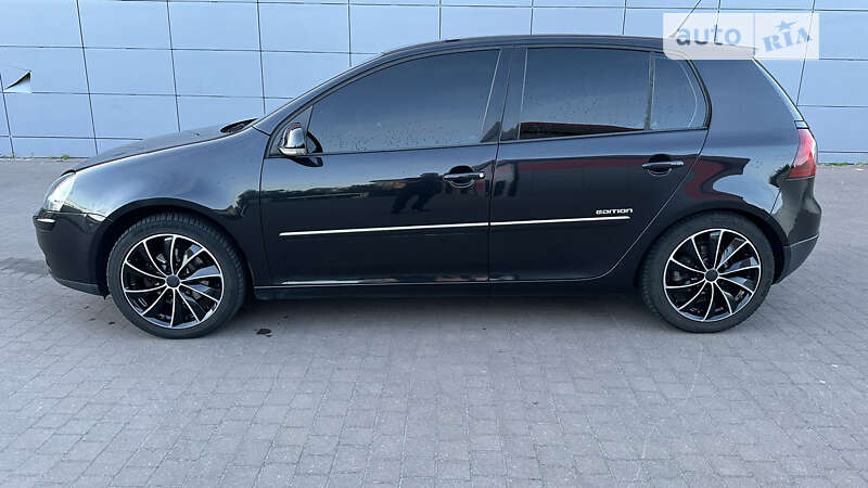 Хэтчбек Volkswagen Golf 2008 в Запорожье