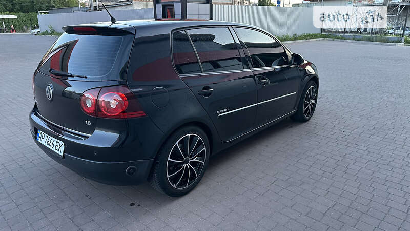 Хэтчбек Volkswagen Golf 2008 в Запорожье