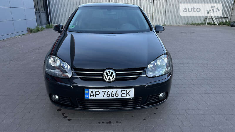 Хэтчбек Volkswagen Golf 2008 в Запорожье