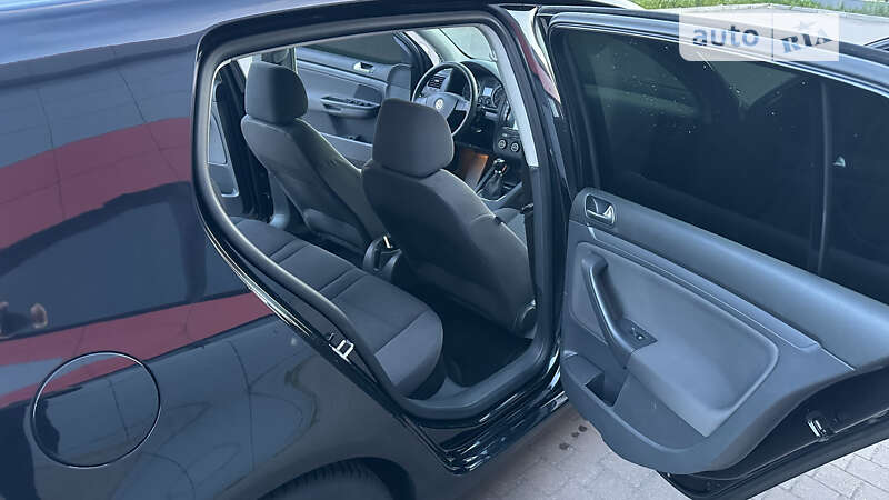 Хэтчбек Volkswagen Golf 2008 в Запорожье