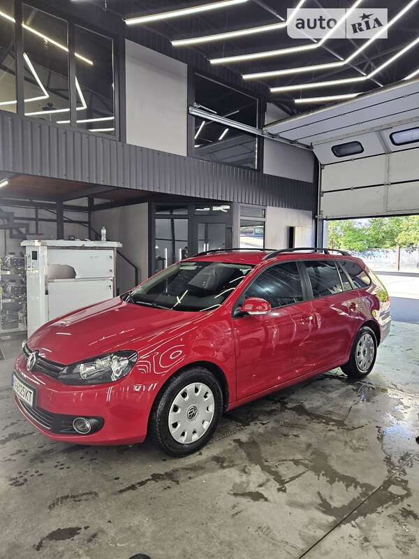 Универсал Volkswagen Golf 2010 в Киеве